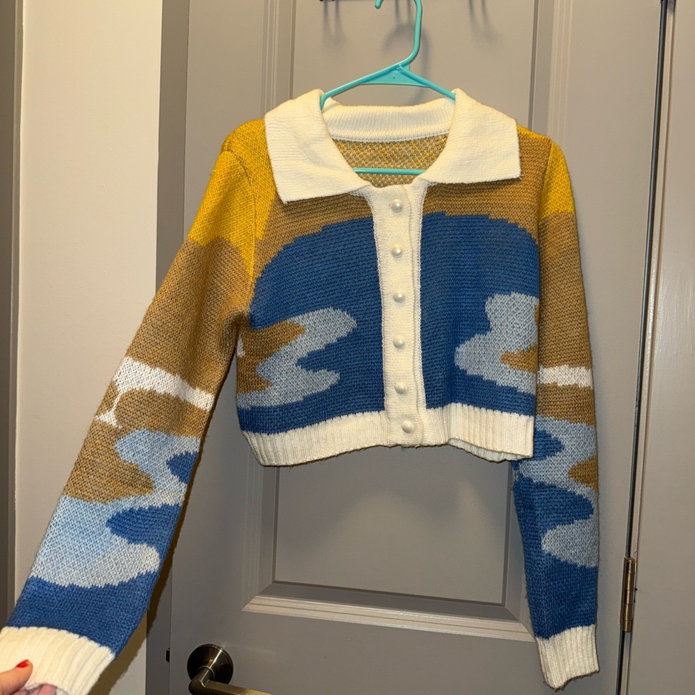 Colorblock Sweater with White Collar